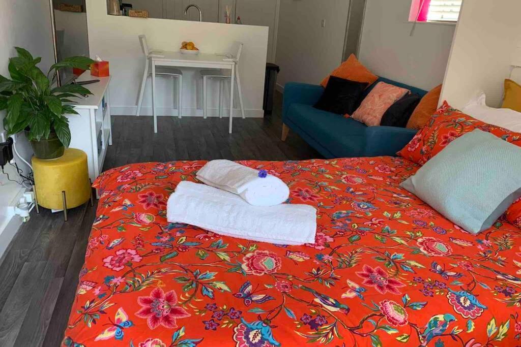Bournemouth Nr Town Beach Train Coach Shops Lovely Entire Apartment Allows Quiet Good Dogs Eksteriør bilde
