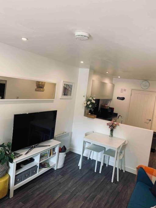Bournemouth Nr Town Beach Train Coach Shops Lovely Entire Apartment Allows Quiet Good Dogs Eksteriør bilde