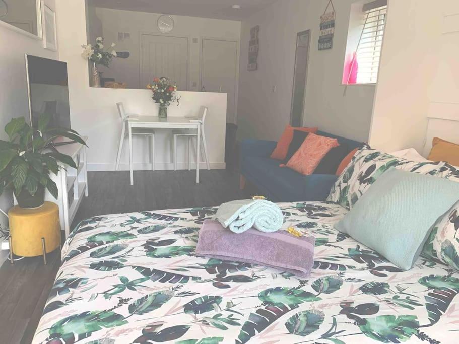 Bournemouth Nr Town Beach Train Coach Shops Lovely Entire Apartment Allows Quiet Good Dogs Eksteriør bilde